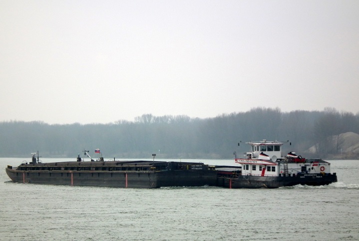 Kreuzenstein barge