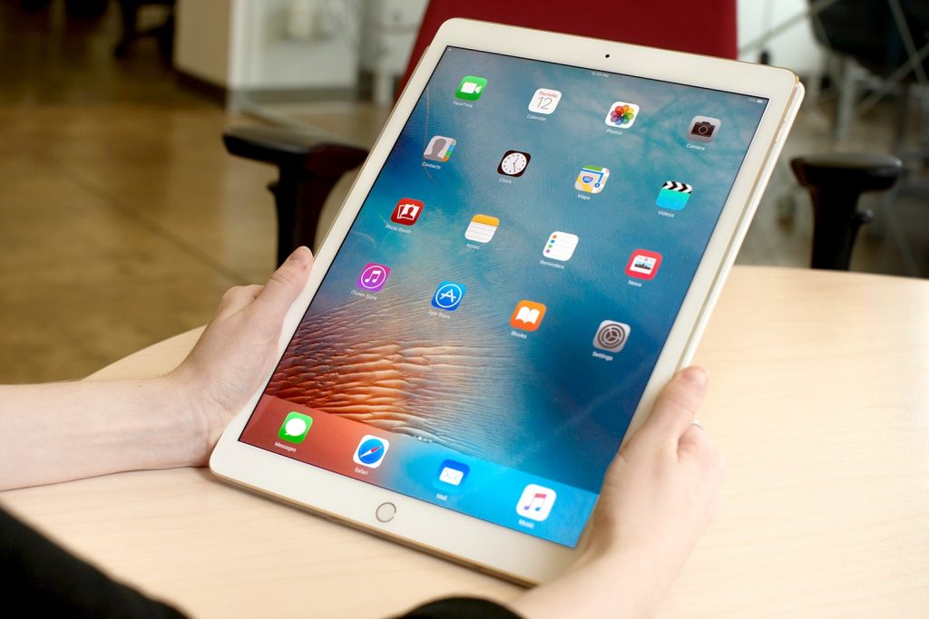 Apple is working on a new 10.5 inch iPad, according to the reports
