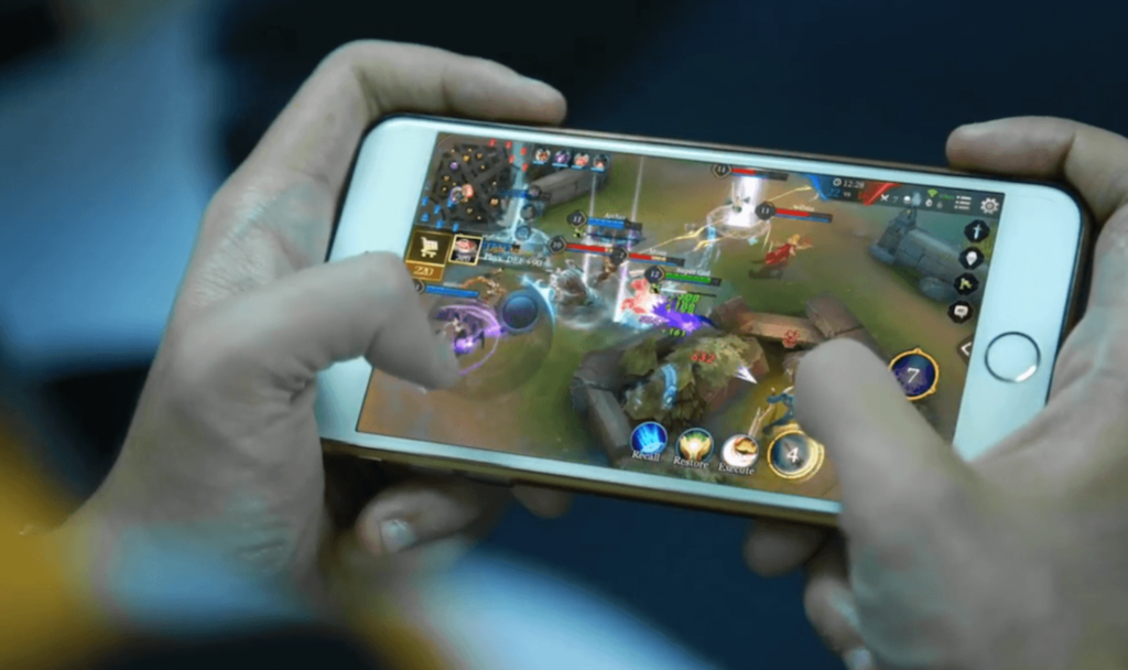 4 best video games to play on your smartphone