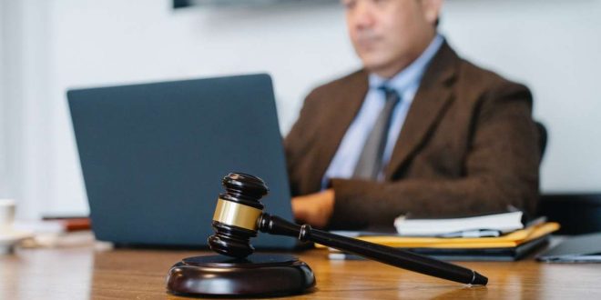 THE ADVANTAGES OF WORKING WITH A SMALL, LOCAL LAW FIRM