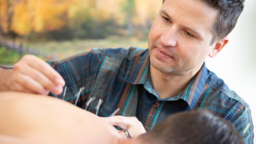 5 Reasons Why Acupuncture is Good for Reducing Workplace Stress